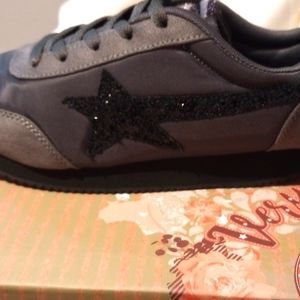 Very G Vintage Gray Star Sneakers